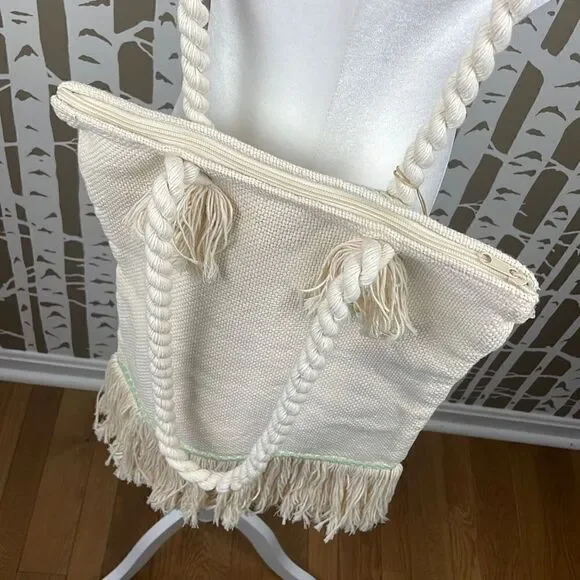 Altos de Chavon Woven Fringed Trim Market Tote - Picture 5 of 12